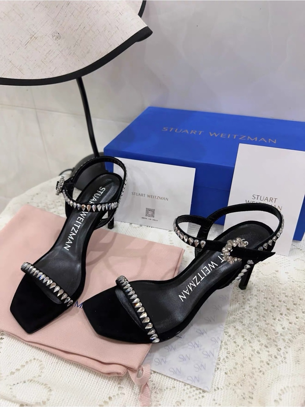 Stuart Weitzman Gemcut Sandal (Women)
Size 5.5， Retail Price $650